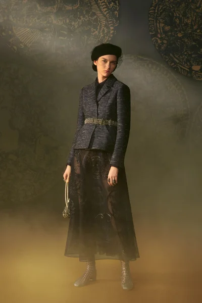 Look 30